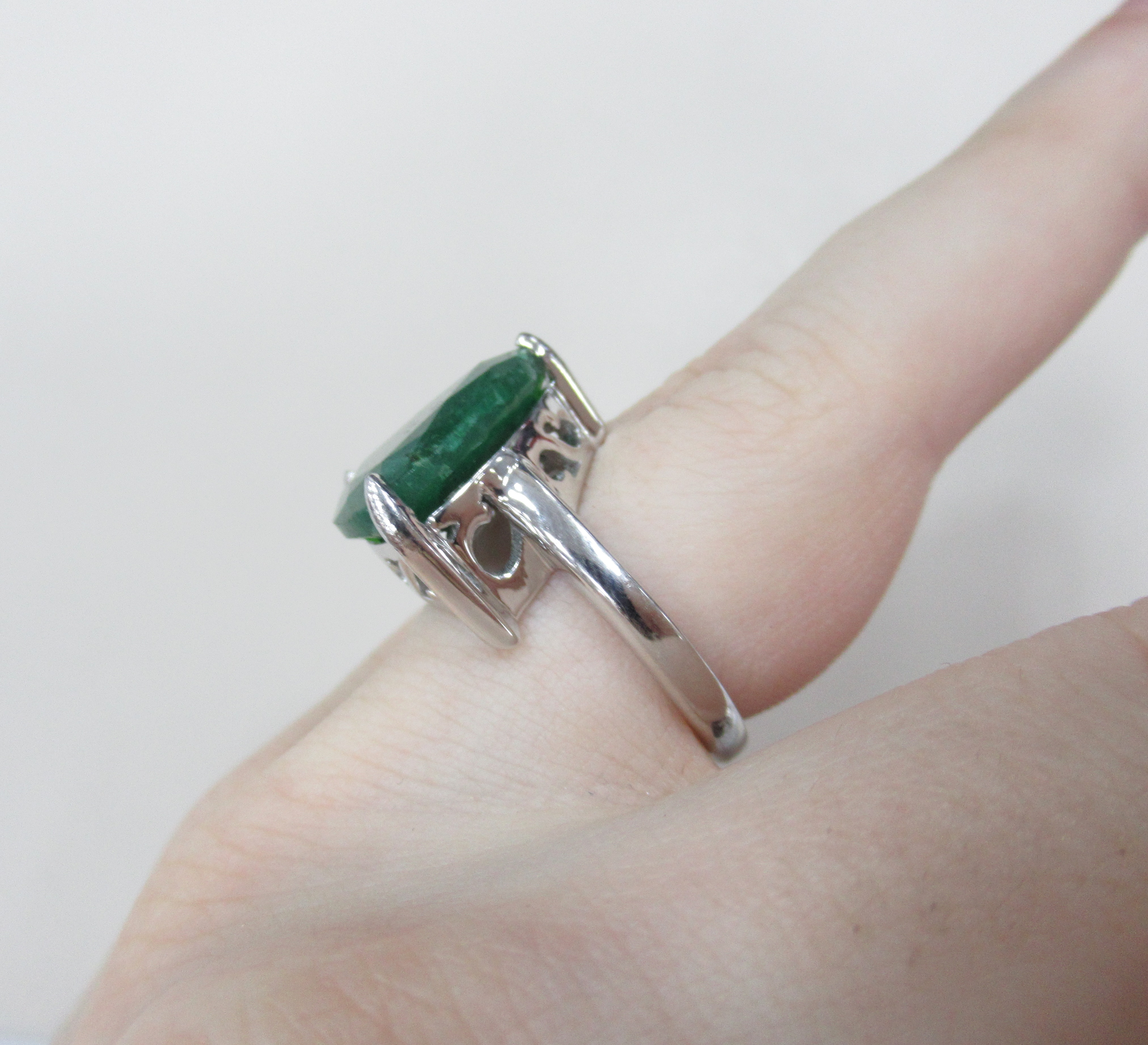 Серебряное кольцо с бериллом